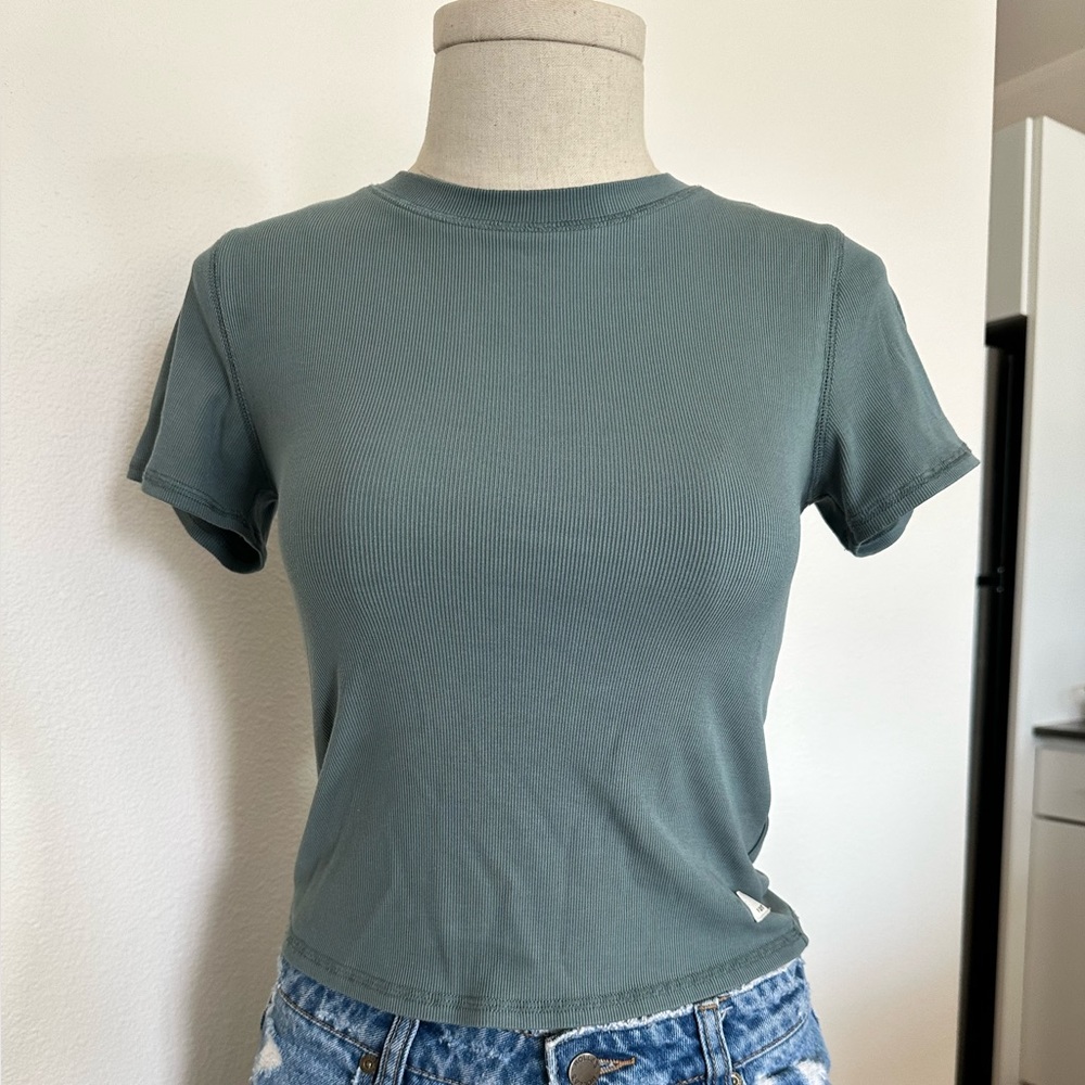 Mudra Fitted Tee Kelp Heather
